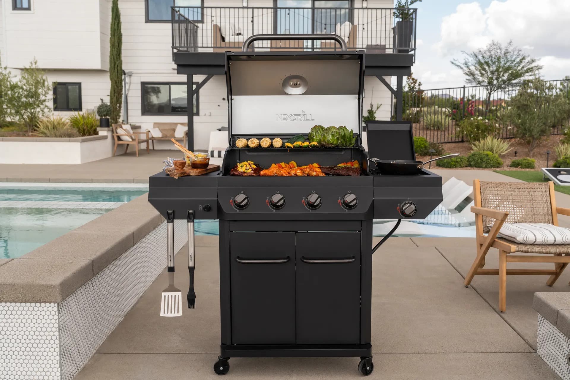 Nexgrill Daytona 4-Burner Gas Grill with Side Burner