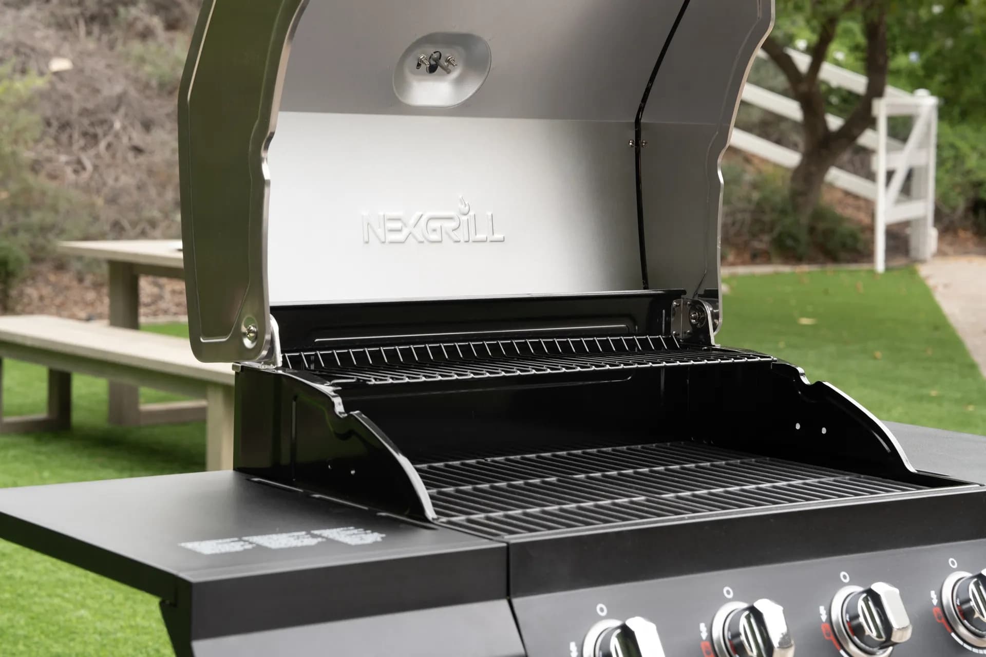 Nexgrill Daytona 4-Burner Gas Grill