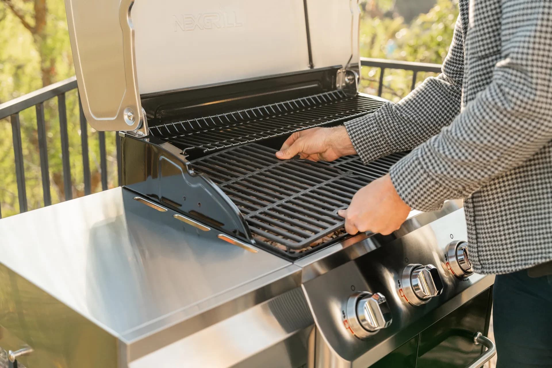 Nexgrill Deluxe 6-Burner Gas Grill with Side Burner
